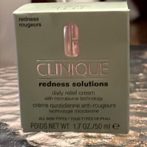 Clinique redness solution- daily relief cream